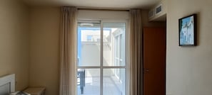 Apartment, 2 Bedrooms, Accessible, Smoking | Interior