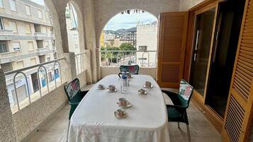 Appartement, 2 chambres, fumeurs, terrasse | Restauration extérieure