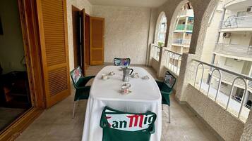 Appartement, 2 chambres, fumeurs, terrasse | Restauration extérieure