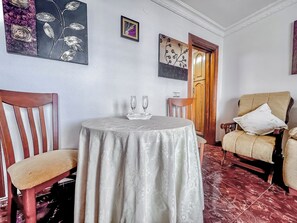 Apartment, 1 Bedroom, Smoking, Balcony | Dining