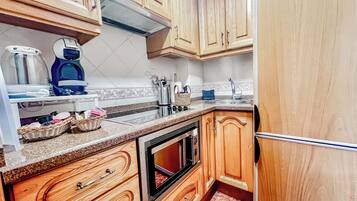 Apartment, 1 Bedroom, Smoking, Balcony | Interior