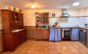 House, 3 Bedrooms, Patio, Garden View | Interior