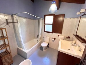 House, 3 Bedrooms, Patio, Garden View | Bathroom