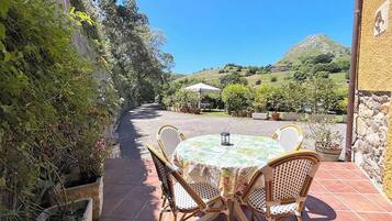 Huis, 3 slaapkamers, terras, uitzicht op tuin | Exterieur