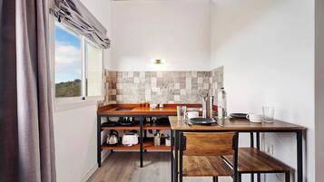 Apartment, 1 Bedroom, Balcony, Garden View | Dining room