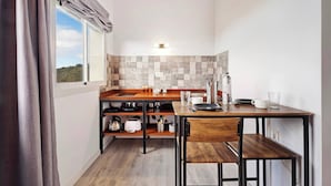 Apartamento, 1 quarto, sacada, vista para o jardim | Sala de jantar
