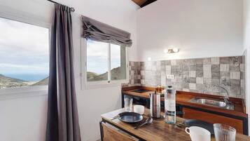 Apartment, 1 Bedroom, Balcony, Garden View | Interior