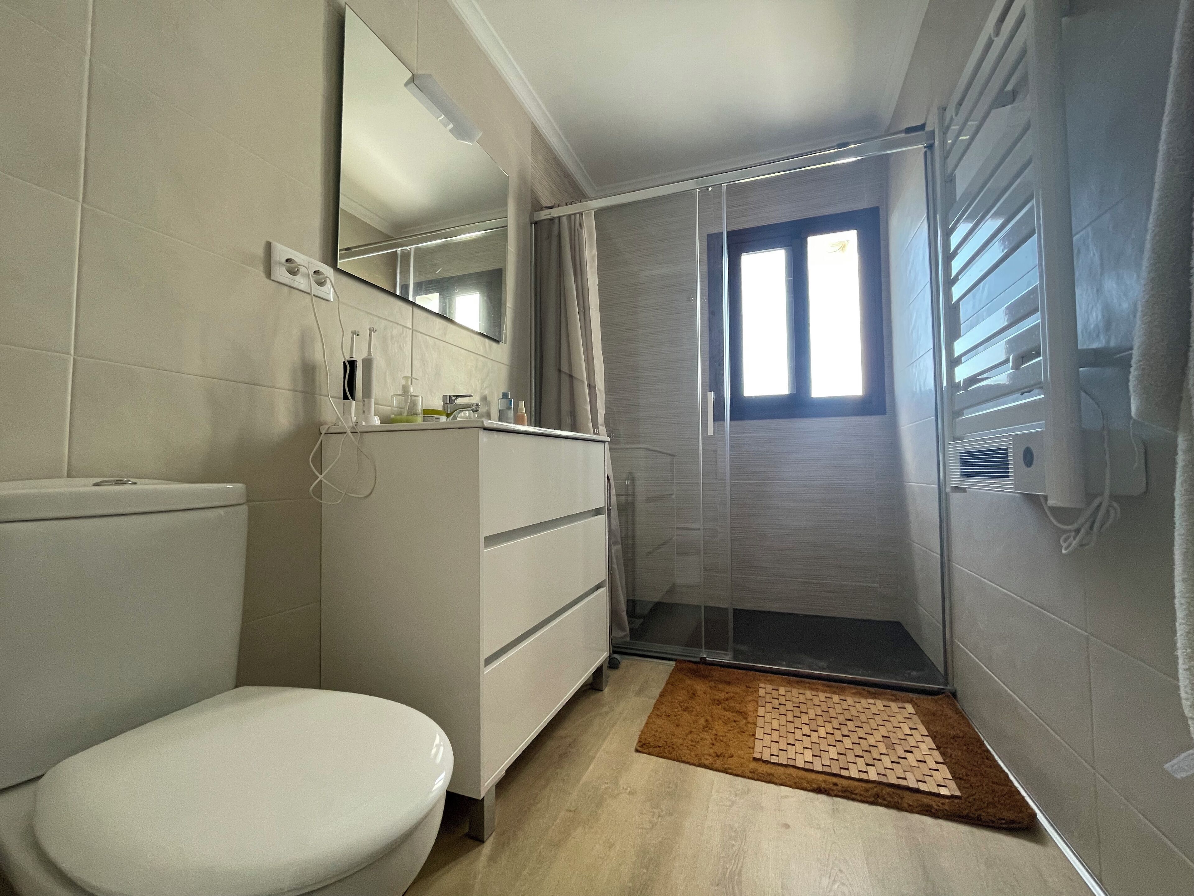 Apartment, 3 Bedrooms, Smoking, Balcony | Bathroom shower