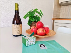 Apartment, 1 Bedroom, Balcony, Garden View | Dining room