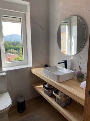 Apartment, 3 Bedrooms | Bathroom