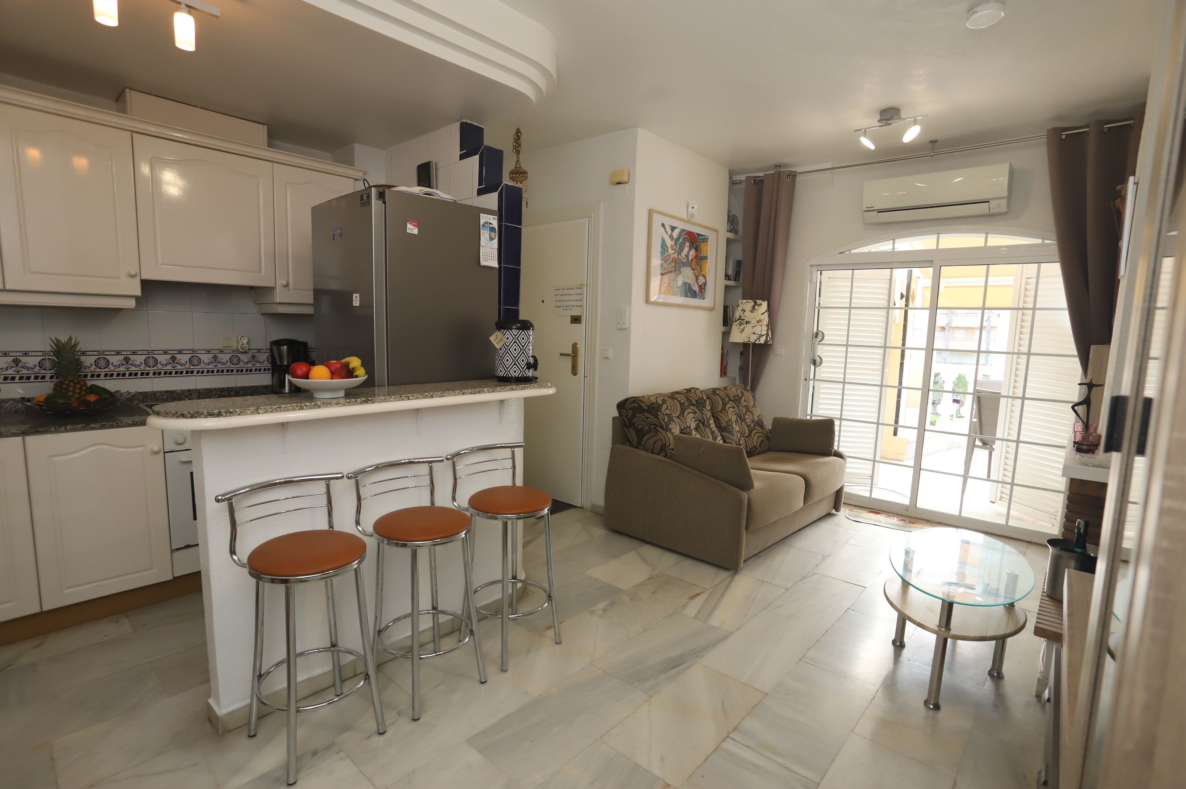 Apartment, 2 Bedrooms, Balcony, City View | Living room