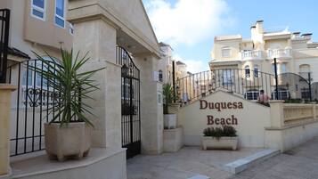 Apartment, 2 Bedrooms, Balcony, City View | Property entrance