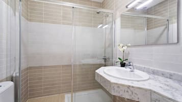 Appartement, 2 slaapkamers, uitzicht op de stad | Badkamer