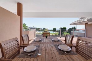 Apartment, 2 Bedrooms, City View | Outdoor dining