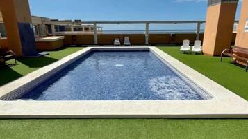 Appartement, 2 chambres, fumeurs, terrasse | Piscine | Piscine extérieure