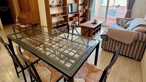 Apartamento, 2 habitaciones, fumadores, terraza | Zona de estar