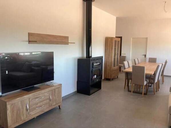 Nhà, 4 phòng ngủ, phù hợp cho người khuyết tật, hút thuốc | Khu phòng khách