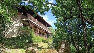 House, 4 Bedrooms, Balcony, Mountain View | Front of property