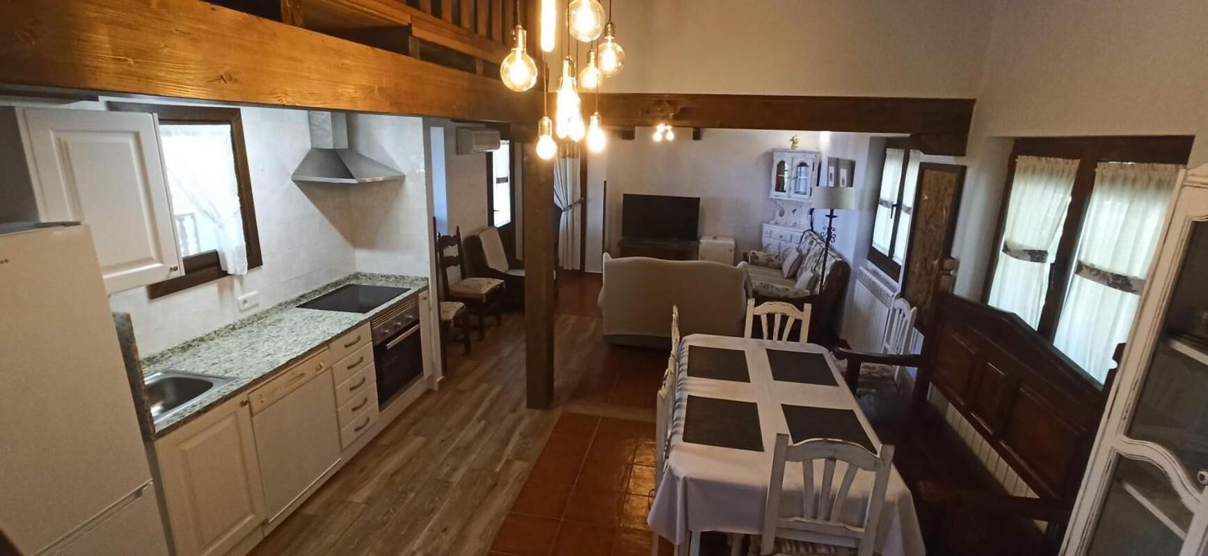 House, 4 Bedrooms, Balcony, Mountain View | Dining