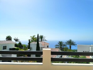 Apartamento, 3 quartos, sacada, vista para o jardim | Sacada