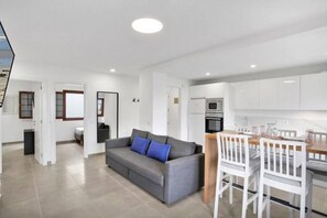 Apartment, 3 Bedrooms | Lounge