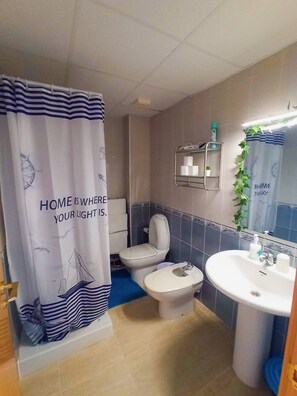 Apartment, 1 Bedroom, Balcony, City View | Bathroom