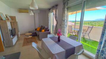 Apartment, 1 Bedroom, Balcony, City View | Living area