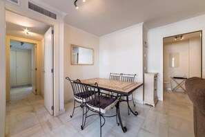 Căn hộ, 2 phòng ngủ, phù hợp cho người khuyết tật, ban công | Khu ăn uống