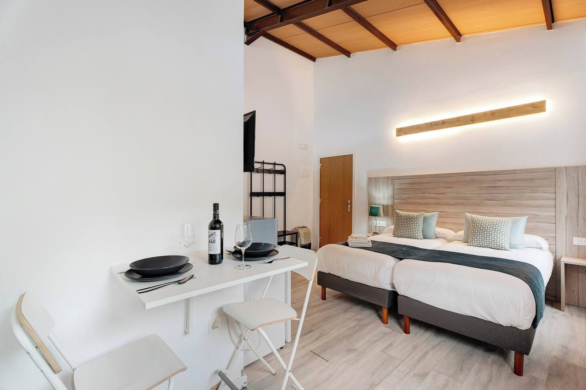 Apartment, 1 Bedroom, Mountain View | Living area