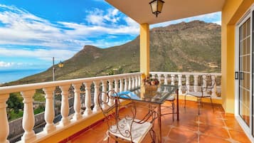 Departamento, 3 habitaciones, balcón, vista a la montaña | Vista desde la propiedad