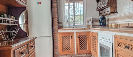 Villa, 2 chambres, fumeurs, piscine privée | Cuisine privée
