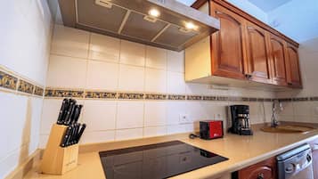 Villa, 3 Bedrooms, Smoking, Private Pool | Private kitchen