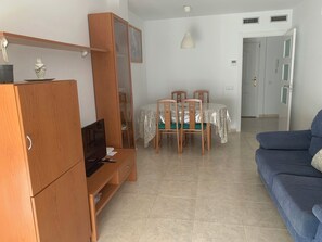 Felles sovesal, 2 soverom, tilgjengelighetstilpasset, balkong | Oppholdsrom