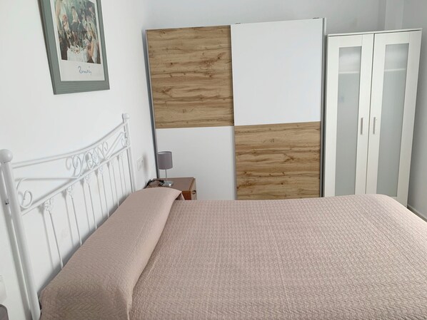 Room - Room in Apartment - Apartment for 4-5 People 70 m From the Beach (Mont-roig del Camp)