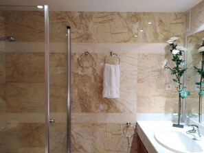 Apartamento, 3 quartos | Banheiro