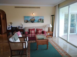Apartment, 3 Bedrooms | Living room - Tranquil 3 Bed Apt In La Quinta Close To Golf (Benahavis)