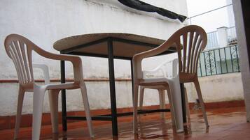 Apartament, 4 dormitoris | Servei de restauració a l'aire lliure