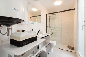 Apartment, 1 Bedroom, Balcony | Bathroom