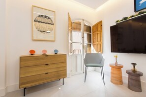 Leilighet, 1 soverom, balkong | 2 soverom