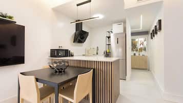 Apartment, 1 Bedroom, Balcony | Interior
