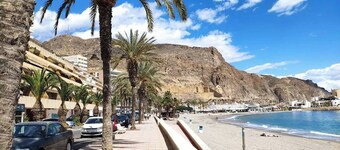 Charming Three Bedrooms Apartment With Seaview
