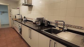 Apartment, 3 Bedrooms, Accessible, Balcony | Interior