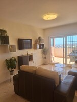 Apartamento, 3 habitaciones, accesible para personas con discapacidad, balcón | Sala de estar