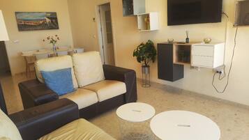 Apartamento, 3 habitaciones, accesible para personas con discapacidad, balcón | Sala de estar