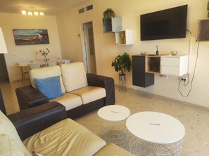 Departamento, 3 habitaciones, con acceso para personas discapacitadas, balcón | Sala de estar
