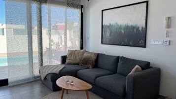 House, 3 Bedrooms, Private Pool, Pool View | Living area