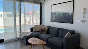 House, 3 Bedrooms, Private Pool, Pool View | Living area