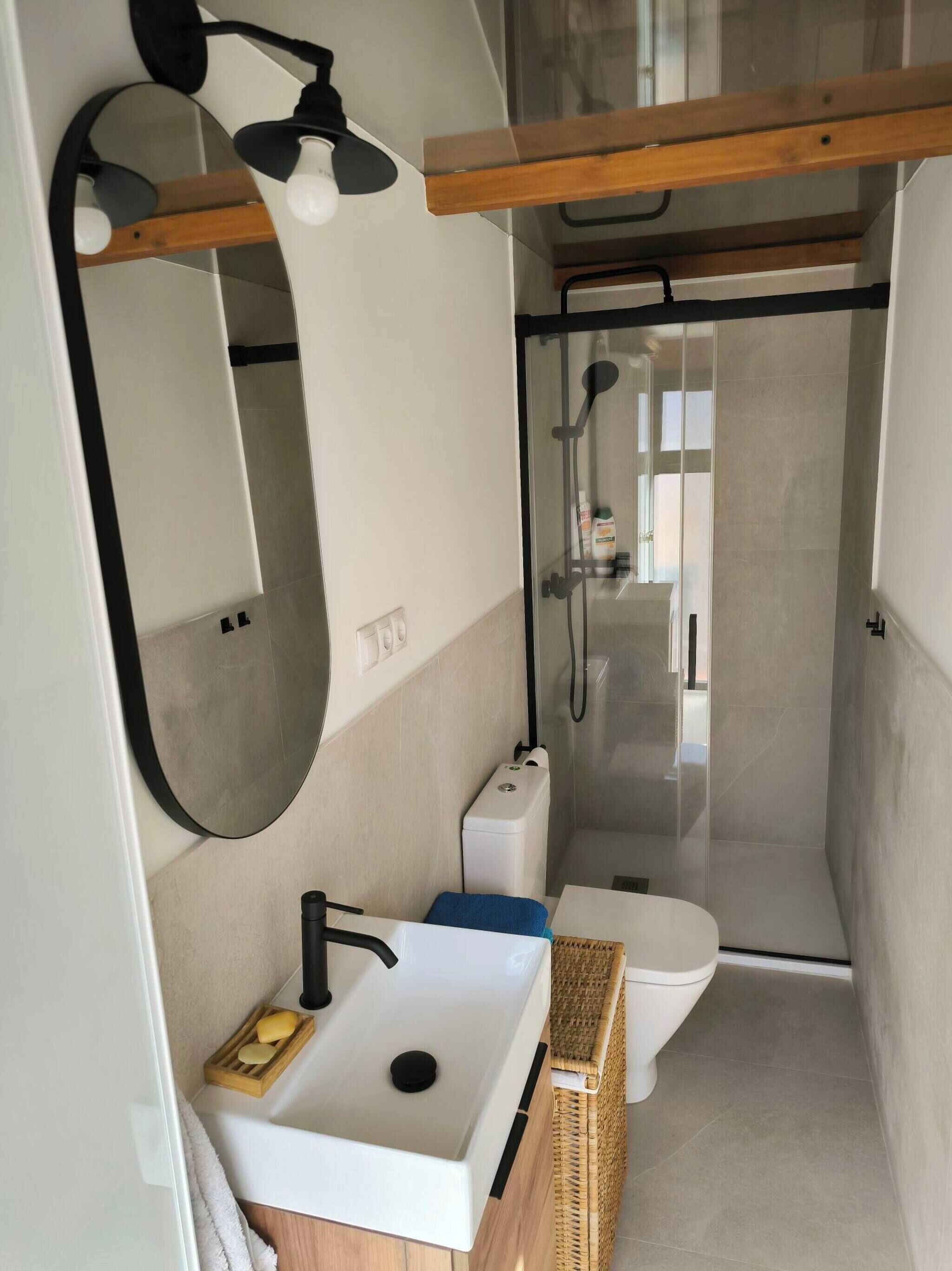 Apartment, 2 Bedrooms, Smoking, Balcony | Bathroom