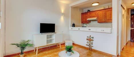 Apartment, 1 Bedroom, Balcony, Ocean View | Room amenity