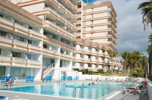 Apartamento, 1 quarto, sacada, vista para o oceano | Fachada